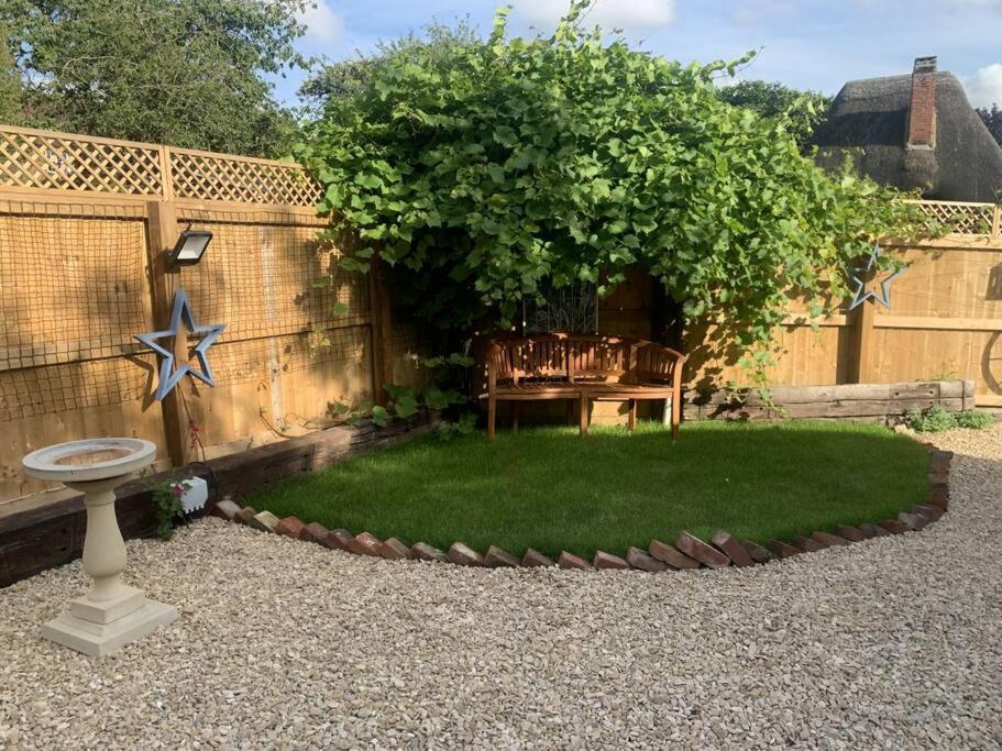 The Shack - Thatched Self Contained Annex Collingbourne Ducis Luaran gambar
